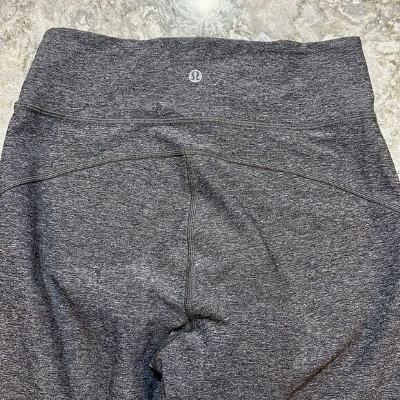 🧘♀️ Lululemon Cropped Gray Leggings - Size 8 - Perfect Condition - Picture 5 of 5